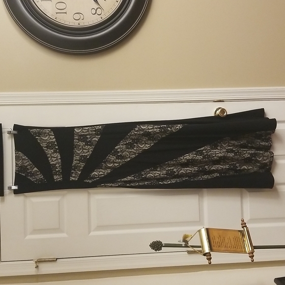 VENUS Dresses & Skirts - Venus black and cream lace maxi dress